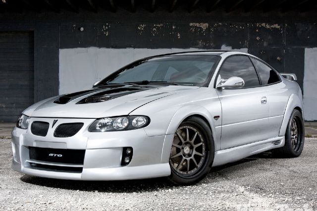 siver modified 2005 pontiac gto