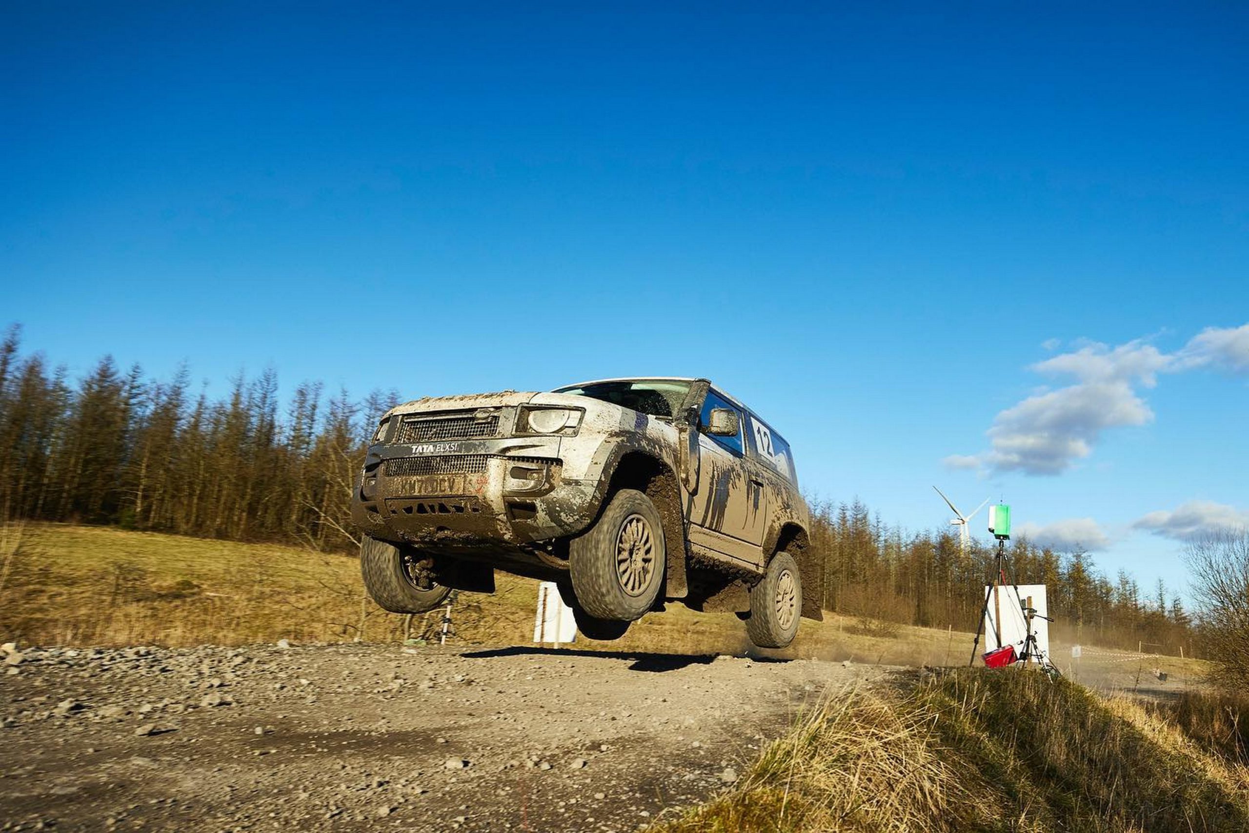 Higgins and Williams in Land Rover Defender