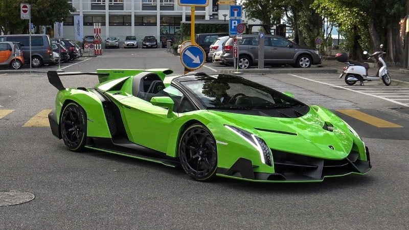 Lamborghini Veneno - right side view